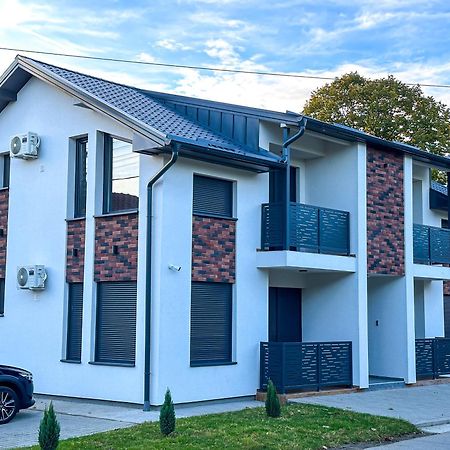 Kiko Apartmani Lux Zrenjanin Buitenkant foto