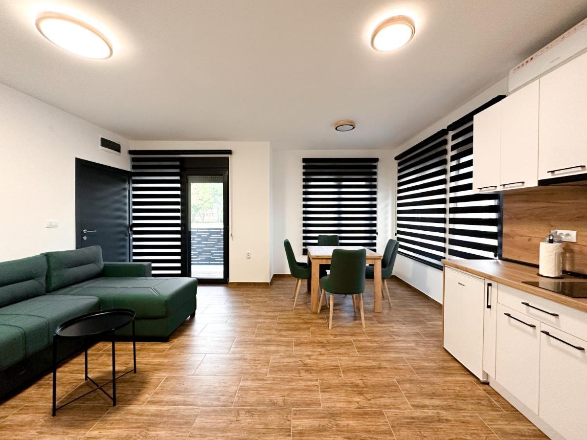 Kiko Apartmani Lux Zrenjanin Buitenkant foto