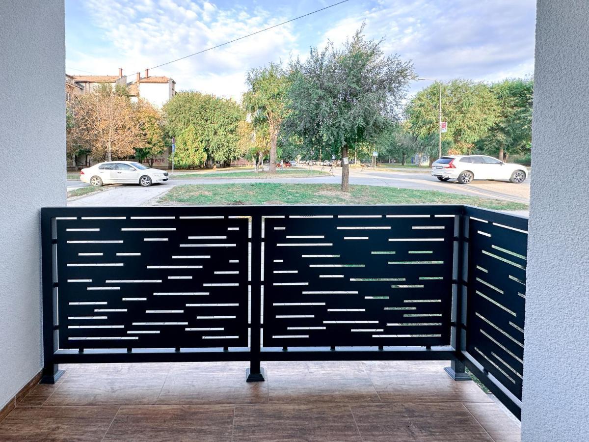 Kiko Apartmani Lux Zrenjanin Buitenkant foto