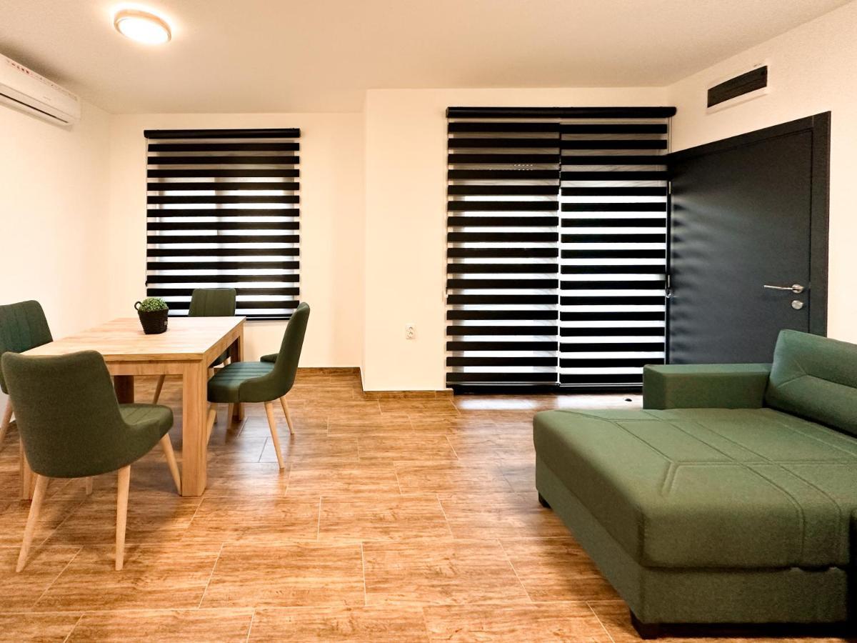 Kiko Apartmani Lux Zrenjanin Buitenkant foto