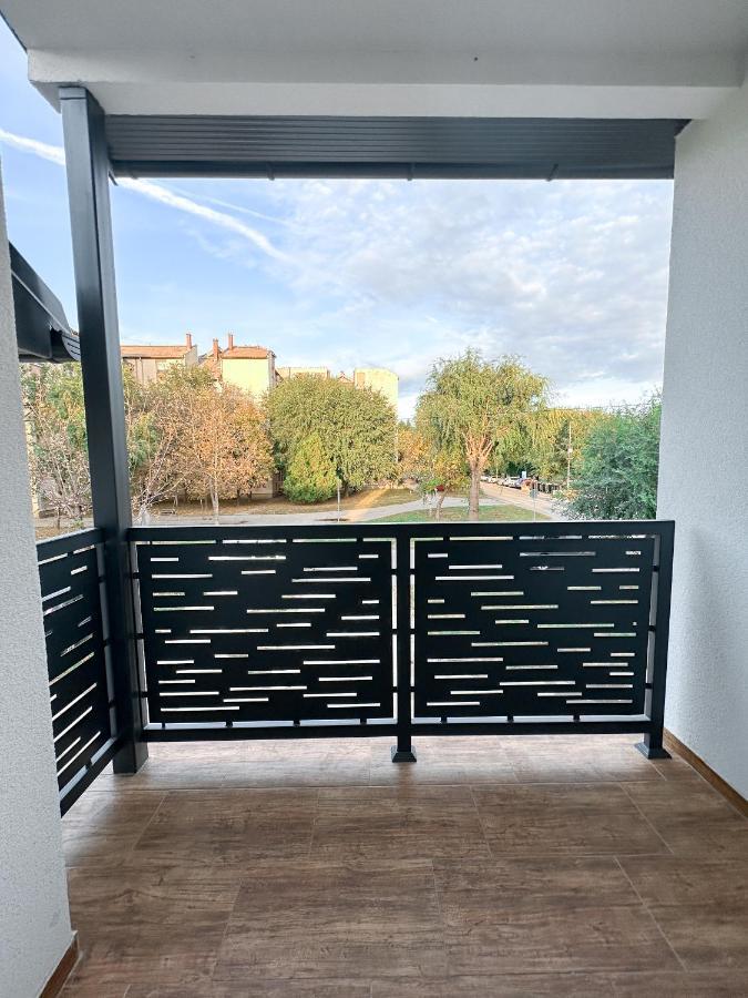 Kiko Apartmani Lux Zrenjanin Buitenkant foto