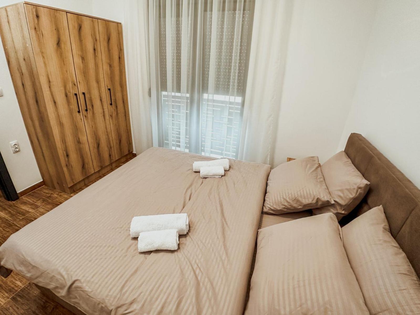 Kiko Apartmani Lux Zrenjanin Buitenkant foto
