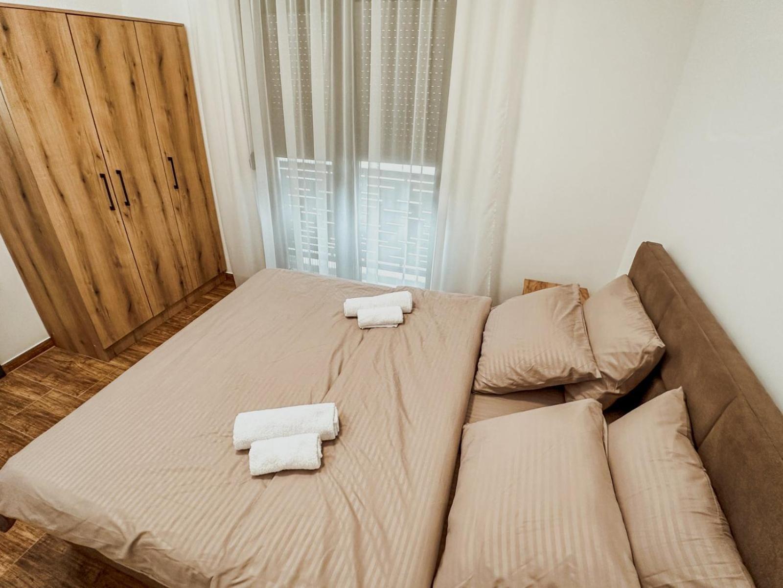 Kiko Apartmani Lux Zrenjanin Buitenkant foto