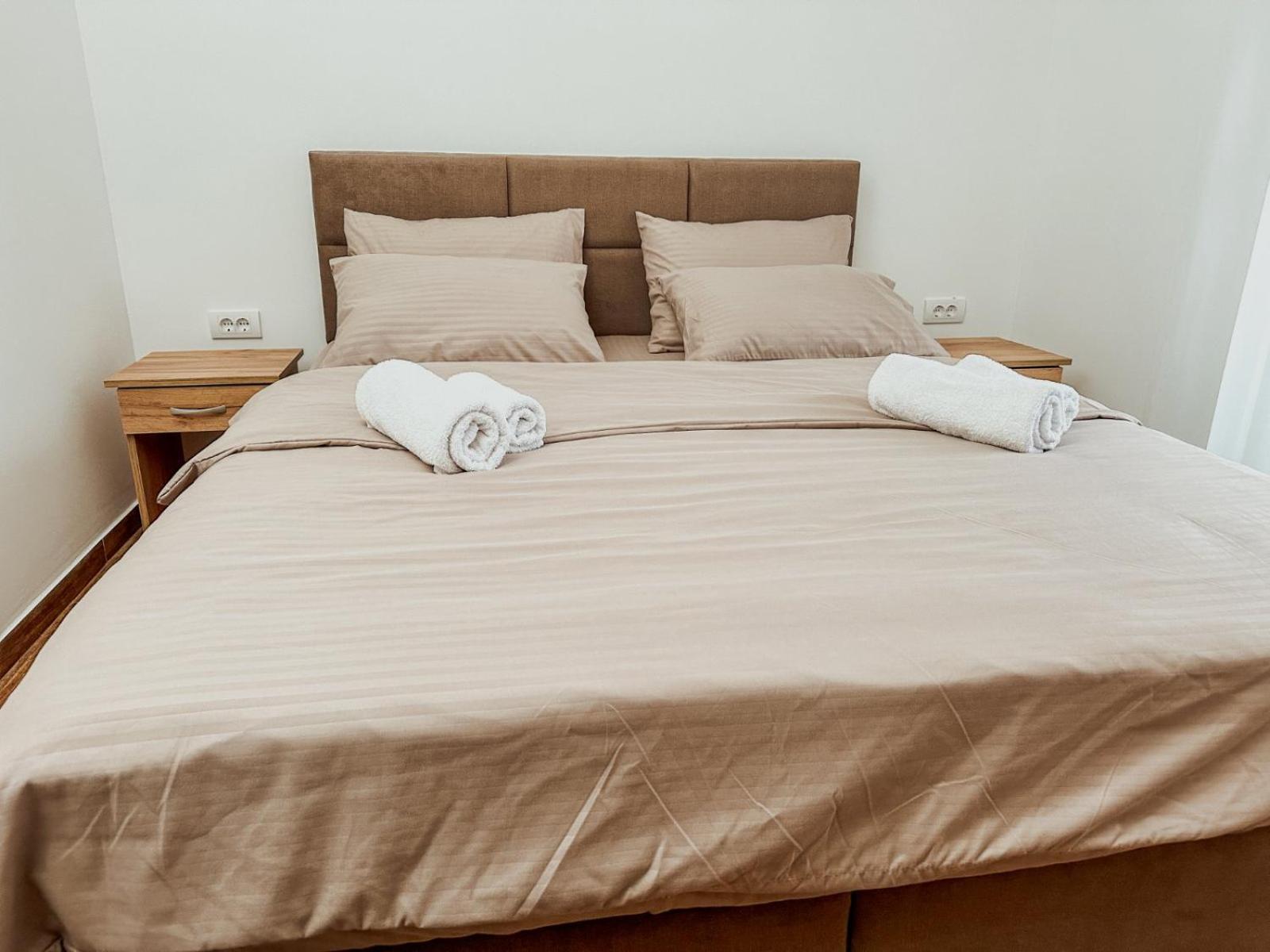 Kiko Apartmani Lux Zrenjanin Buitenkant foto