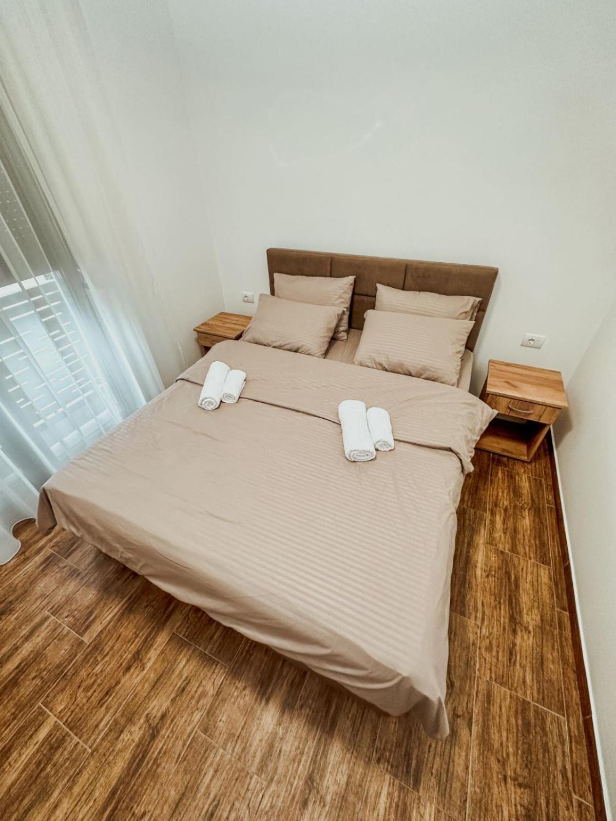 Kiko Apartmani Lux Zrenjanin Buitenkant foto