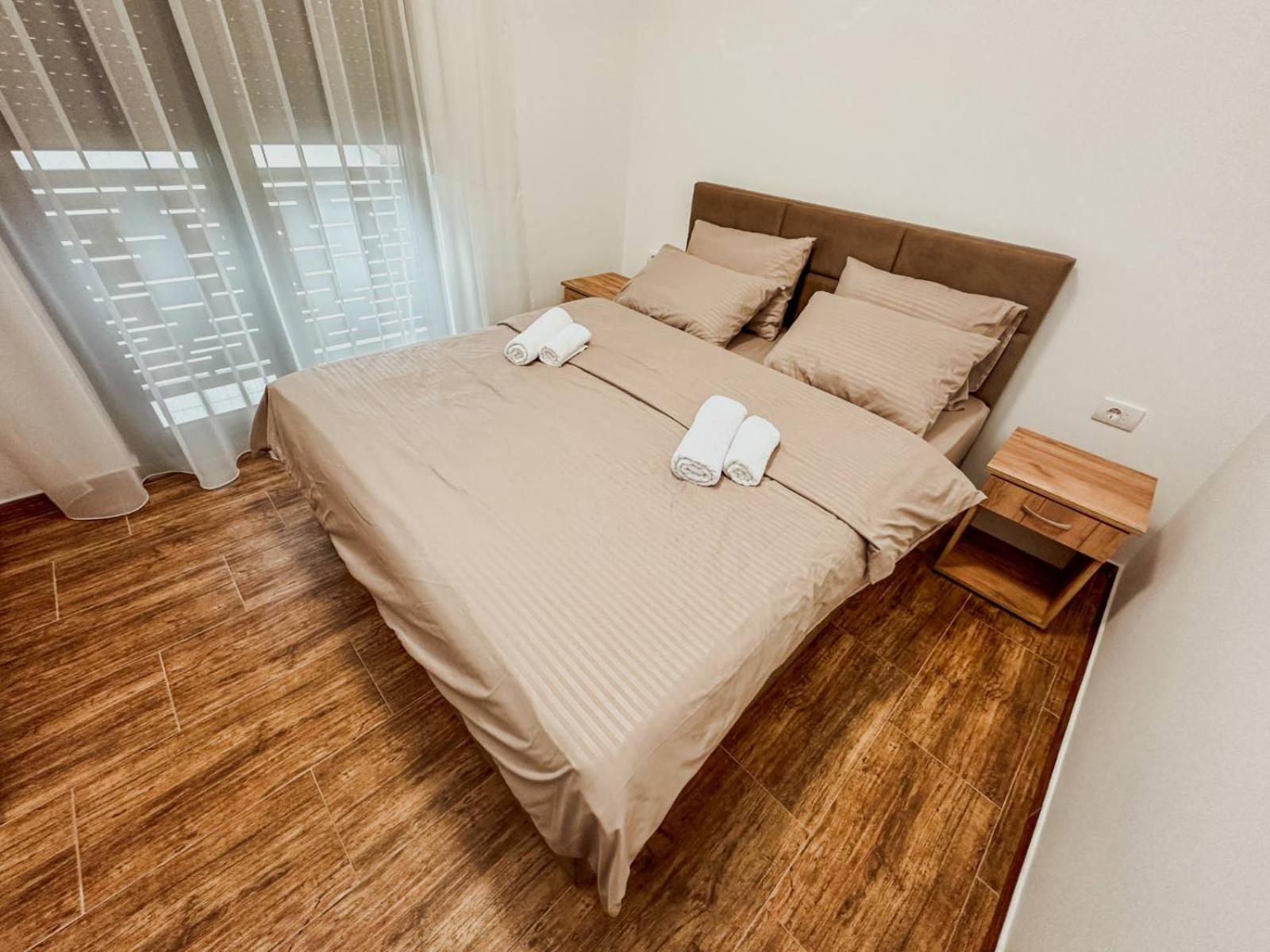 Kiko Apartmani Lux Zrenjanin Buitenkant foto