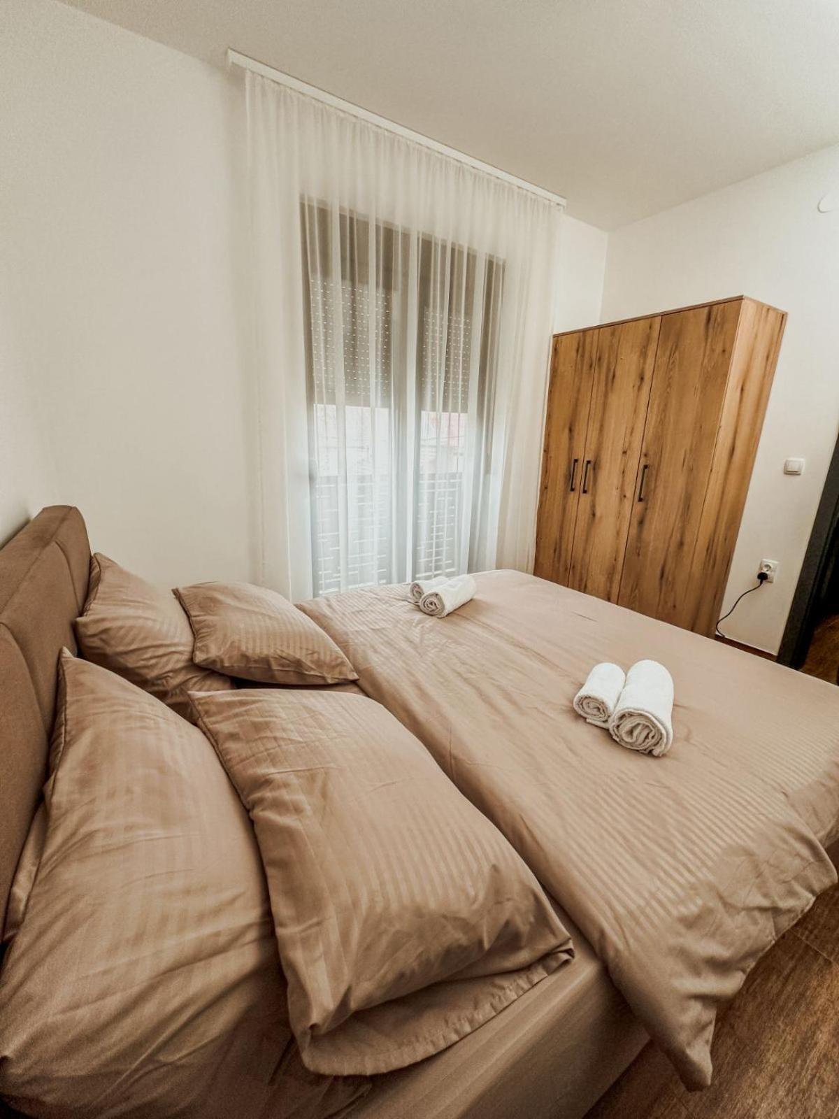 Kiko Apartmani Lux Zrenjanin Buitenkant foto
