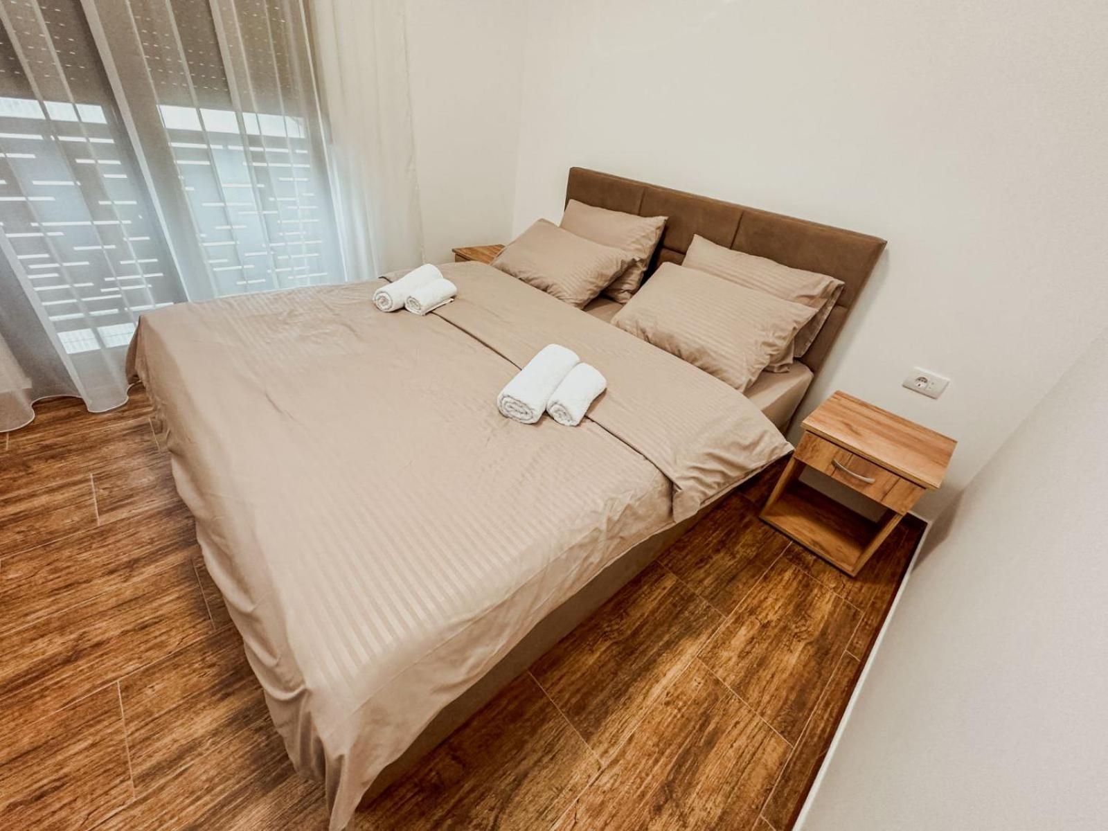 Kiko Apartmani Lux Zrenjanin Buitenkant foto