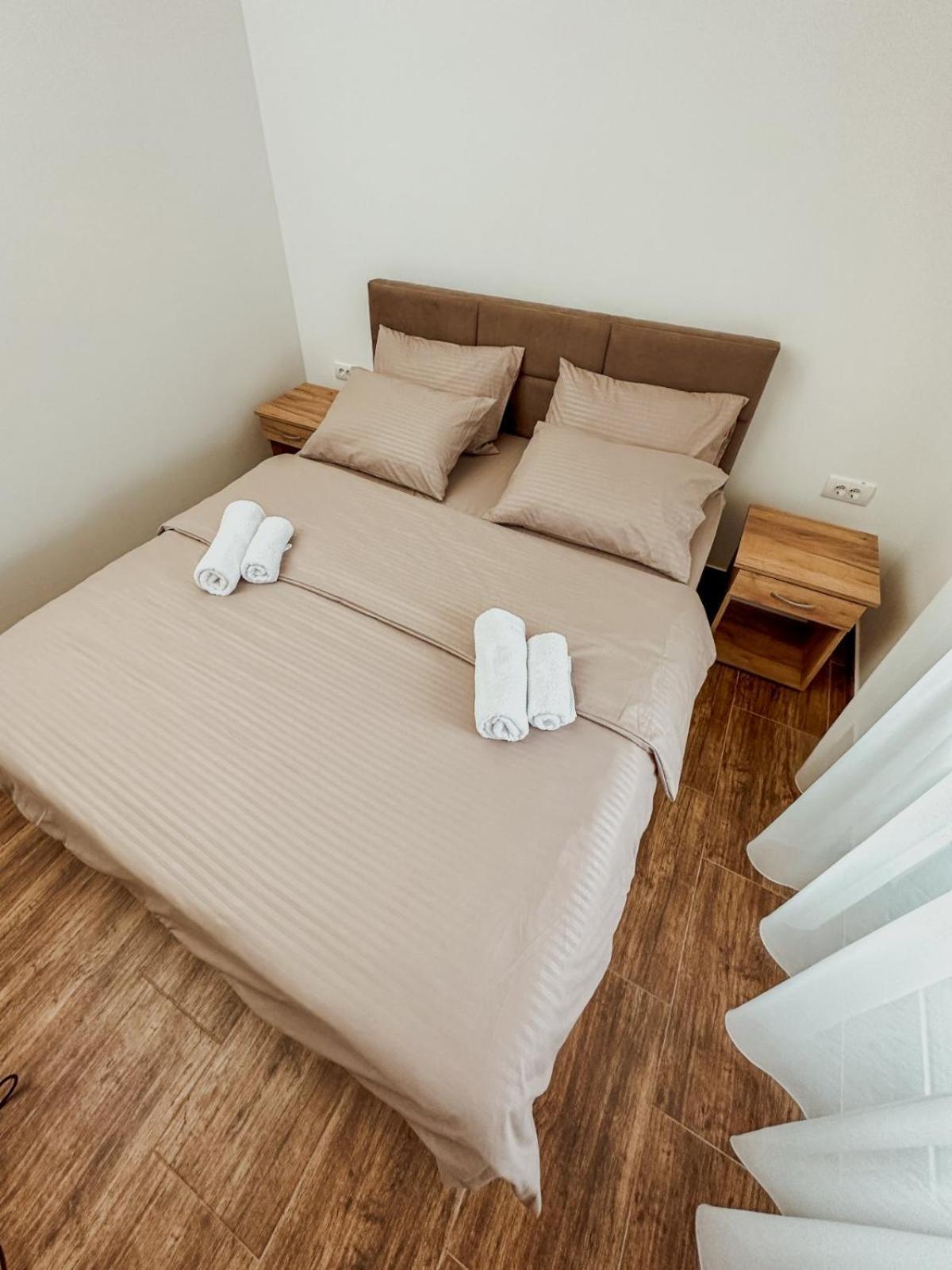 Kiko Apartmani Lux Zrenjanin Buitenkant foto