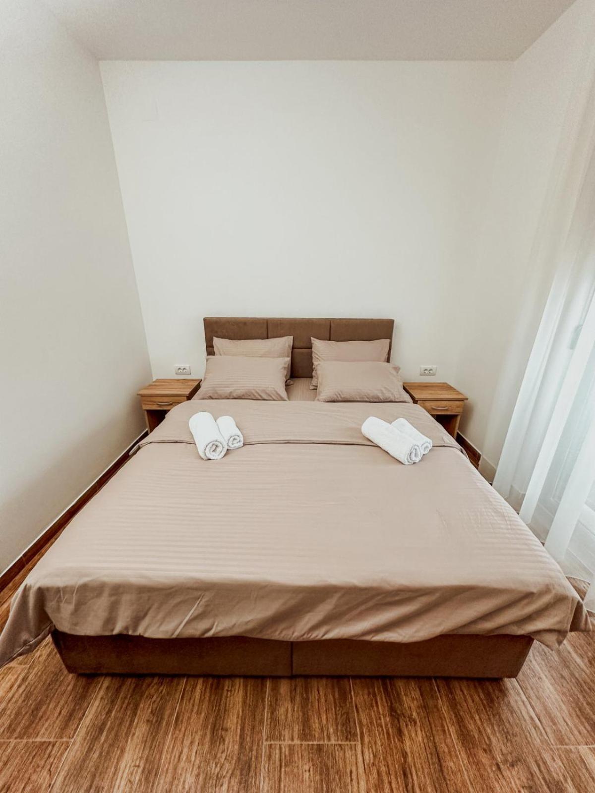 Kiko Apartmani Lux Zrenjanin Buitenkant foto