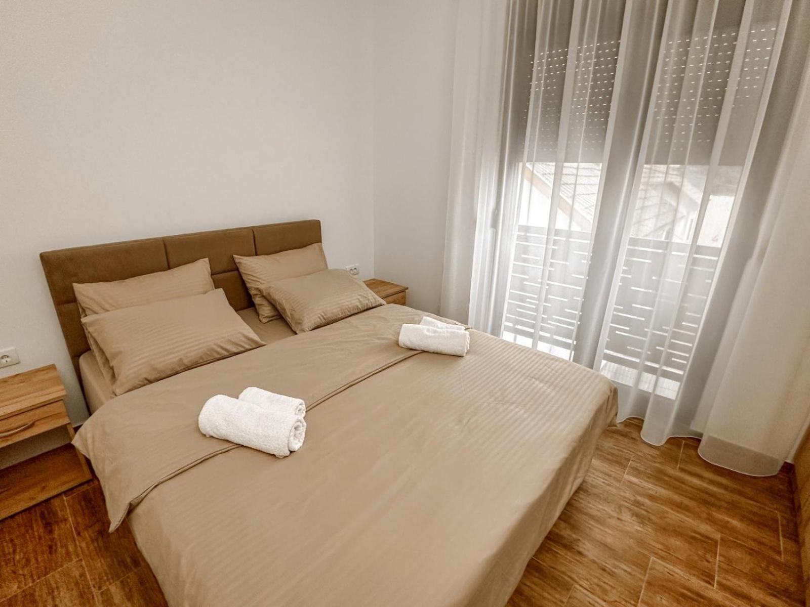 Kiko Apartmani Lux Zrenjanin Buitenkant foto