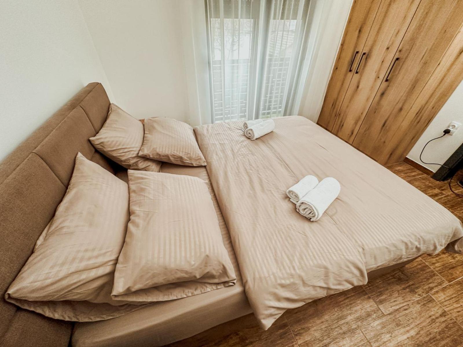 Kiko Apartmani Lux Zrenjanin Buitenkant foto